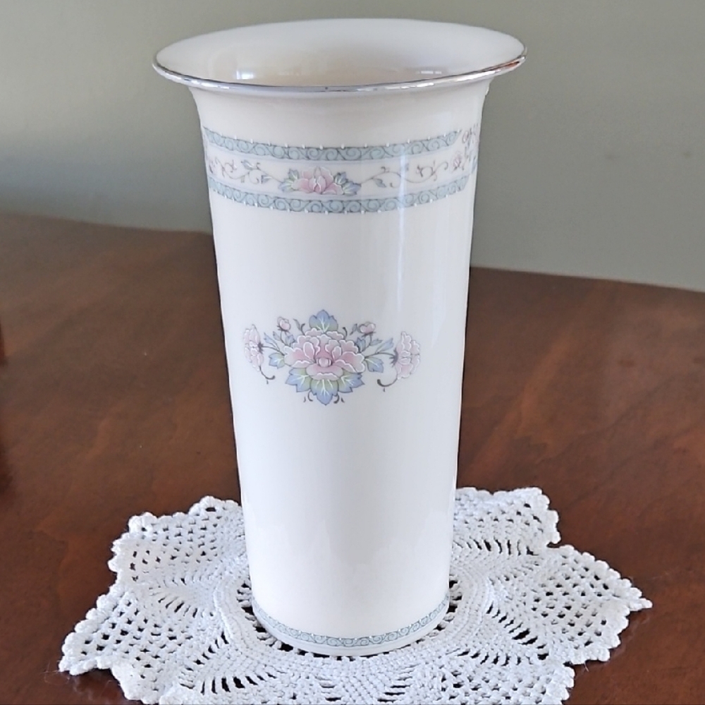 Lenox Charleston Fine China Vase